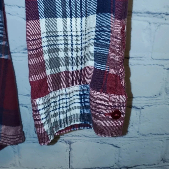 Red, blue and white flannel shirt - Picture 7 of 12